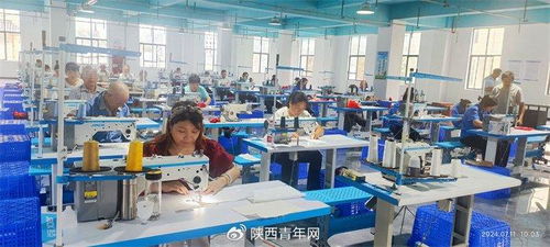 陜亮家園服裝廠暨商洛學(xué)院國力集團(tuán)博士專家工作站正式揭牌，艾森絲服飾開啟產(chǎn)教融合新篇章